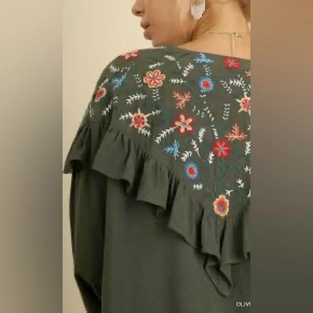 UMGEE Ruffled Zipper Front Jacket with Floral Embroidered Detail Medium - Picture 2 of 16